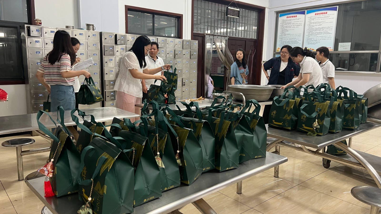 粽葉飄香迎端午 暖心聚力啟新程