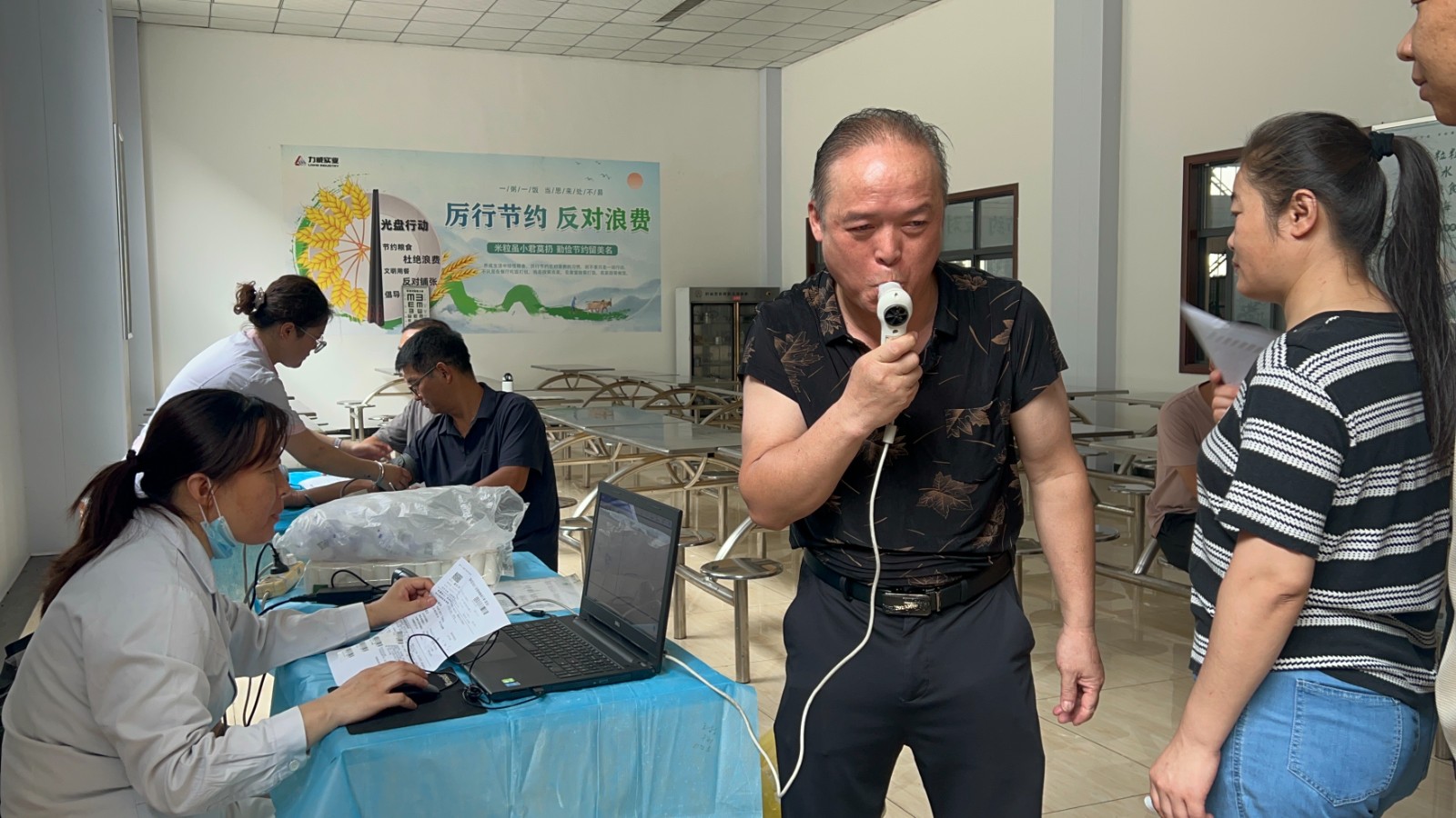 暖心體檢進(jìn)廠區(qū) 關(guān)愛員工保健康