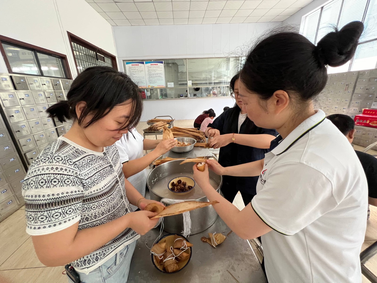 粽葉飄香迎端午&nbsp;暖心聚力啟新程